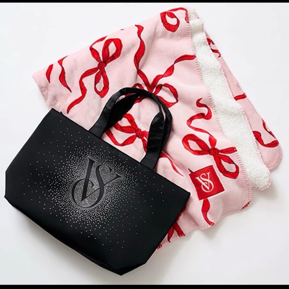 Victoria Secret 2024 holiday Toat & Blanket.